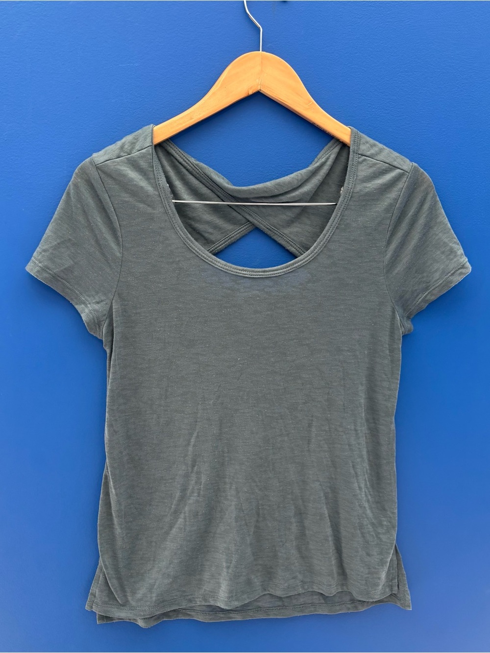 {Jessica Simpson} Women’s Short Sleeve Crisscross Back Tee - Size S